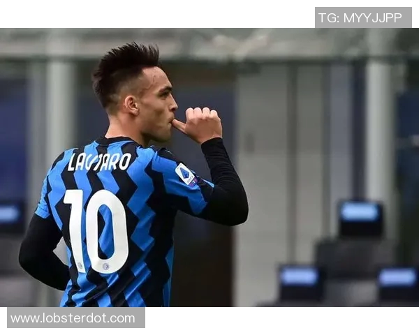 帅气足球明星的魅力瞬间展现与精彩比赛时刻的完美结合